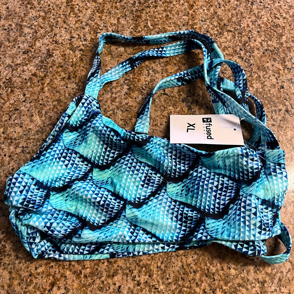 NWT Fused Hawaii K-Top. XL